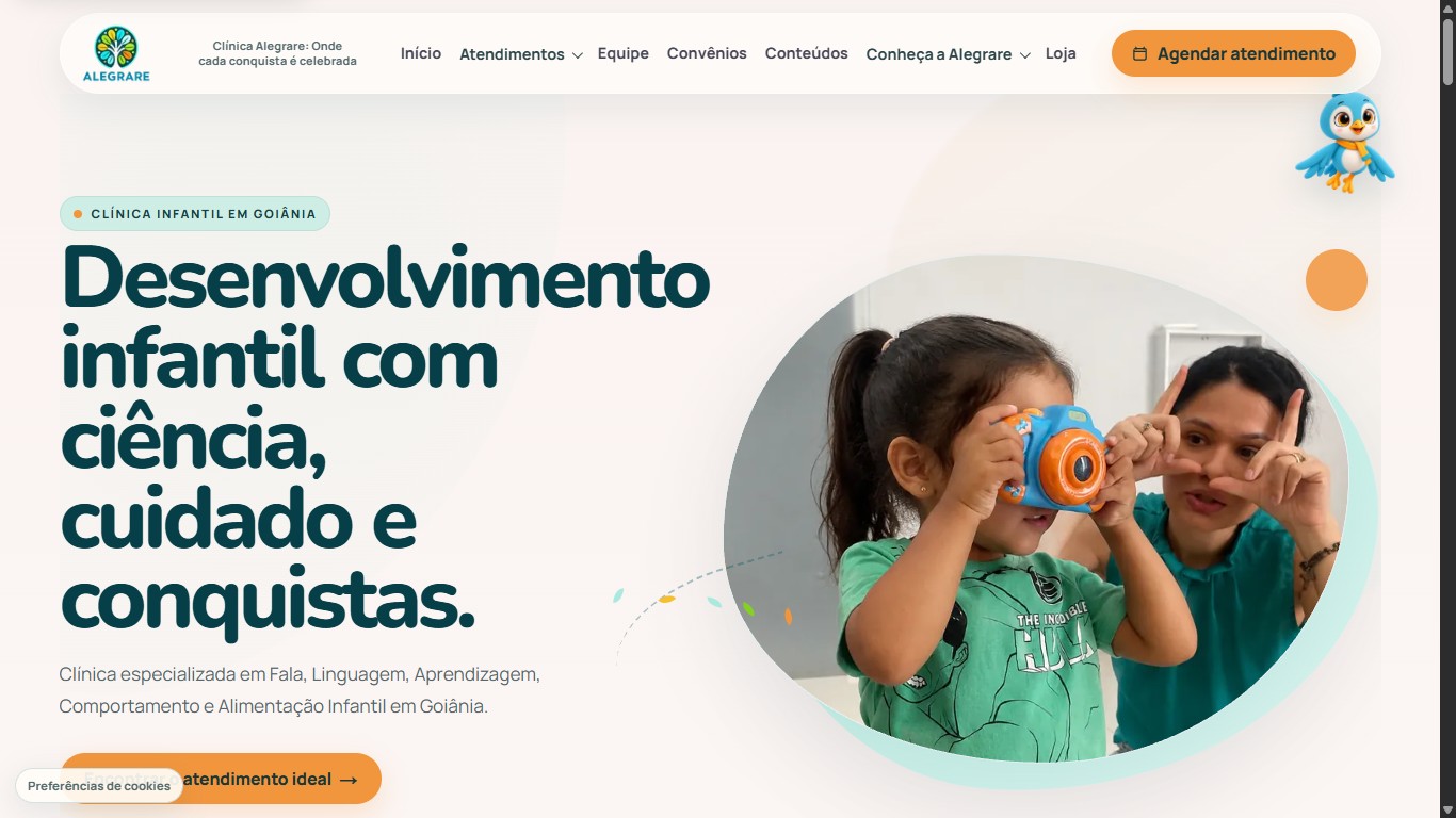 Home desktop da Clínica Alegrare com posicionamento sobre desenvolvimento infantil e chamada para encontrar o atendimento ideal