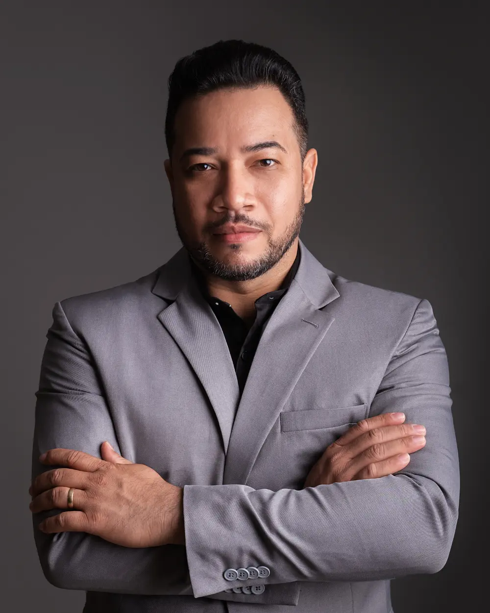 Gilberto Fernandes em ambiente profissional